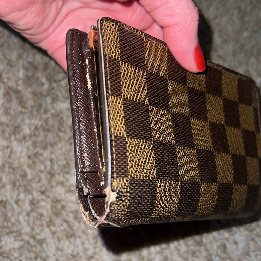 Authentic Louis Vuitton Damier Ebene Kisslock Wallet - Picture 13 of 16